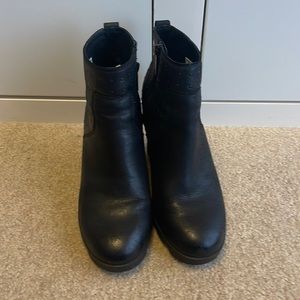 Excellent condition Sorel Joan Uptown Chelsea Bootie